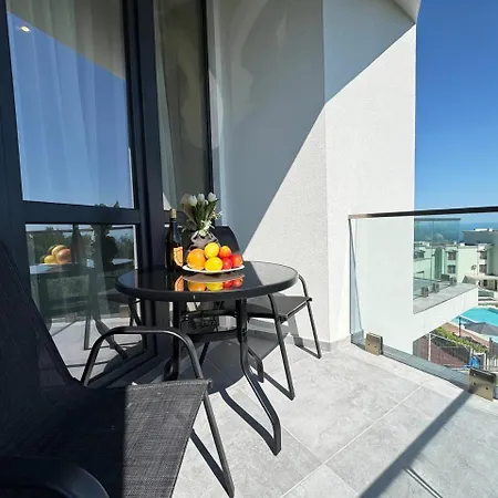 Modern Sea View Апартаменти